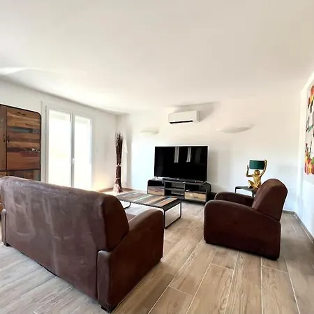 Le Saint-jalmes P2 + Parking Ним